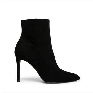 Steve Madden Clovers Suede bootie size 6.5